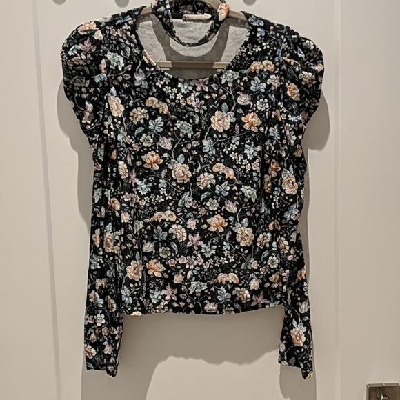 Floral top - Picture 2 of 3